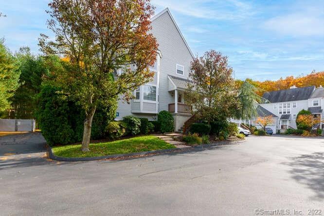 416 Foxboro Drive, Unit 416 — exterior photo