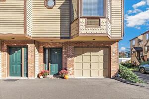 8 Oakwood Avenue, Unit D6