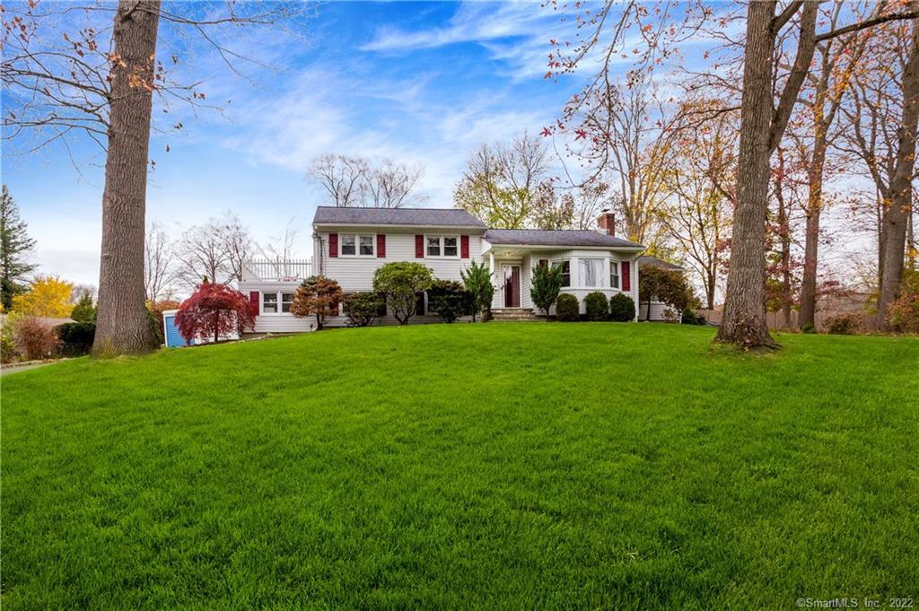 5 Robinson Drive — exterior photo