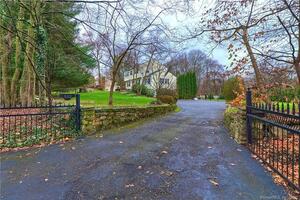 552 West Hill Road