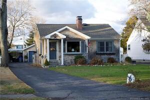 6 Shorefront Park