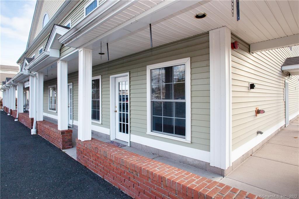 Terrific opportunity -- excellent commercial space for lease. Prime location on state road with ample parking and easy accessibility. Multiple rooms for private offices or client services as well as a full bathroom, Laundry area with washer and dryer off main hallway and large storage area.  Extremely well maintained year round by landlord.