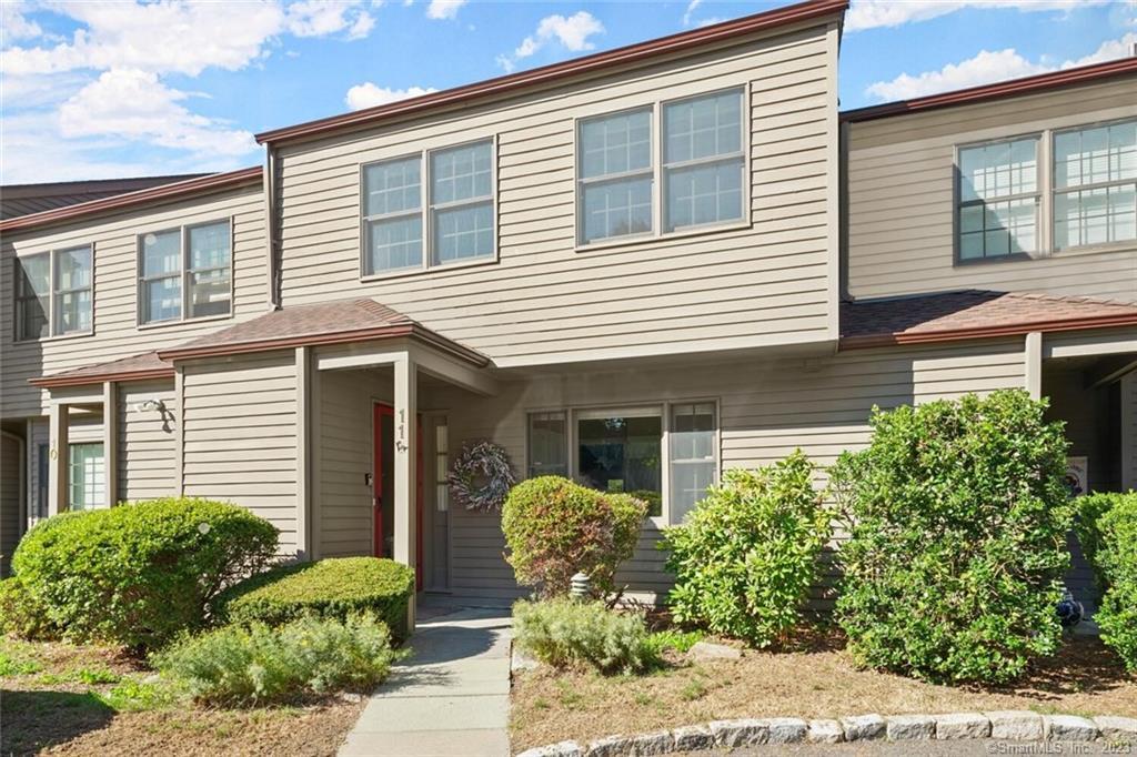 11 Lambert Common, Unit 11 — exterior photo