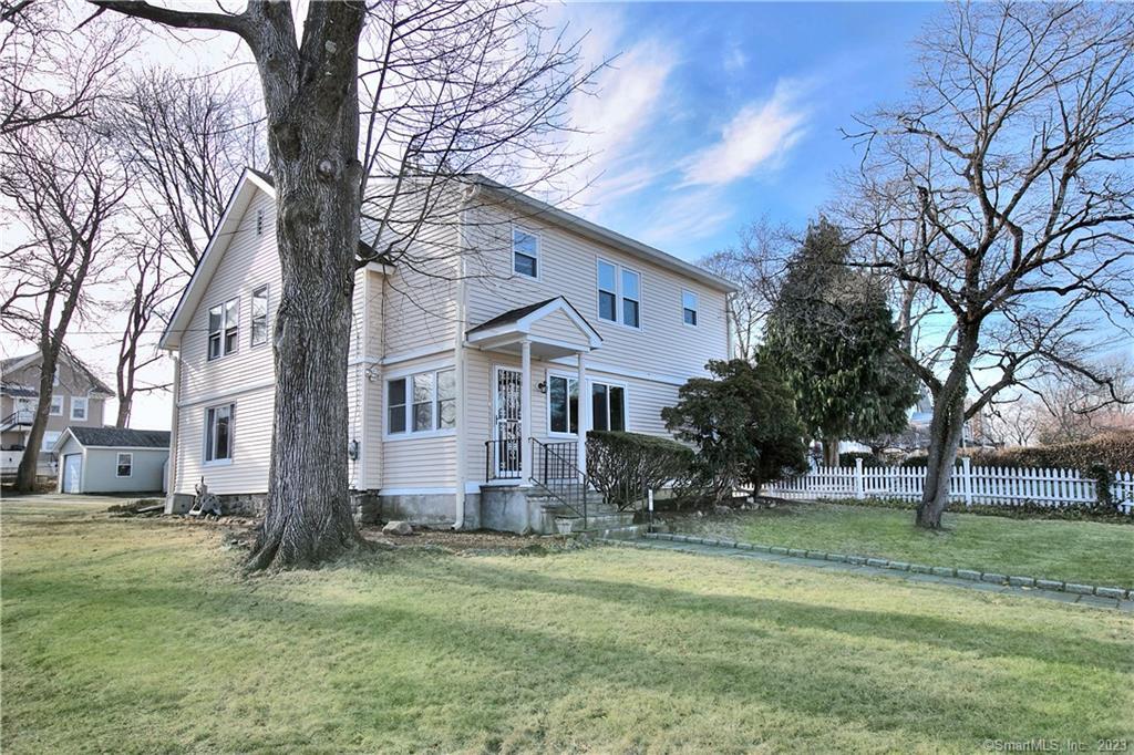 22 Newtown Terrace — exterior photo