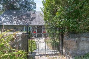 105 Mansfield Avenue