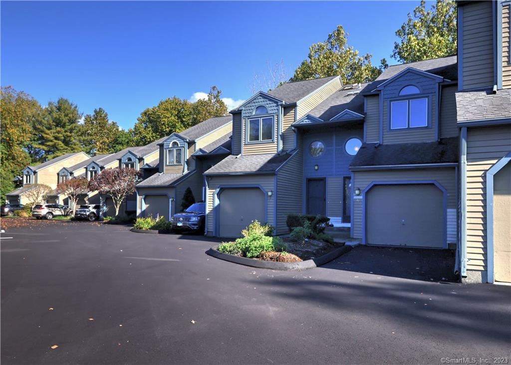 15 Perry Avenue, Unit D11 — exterior photo