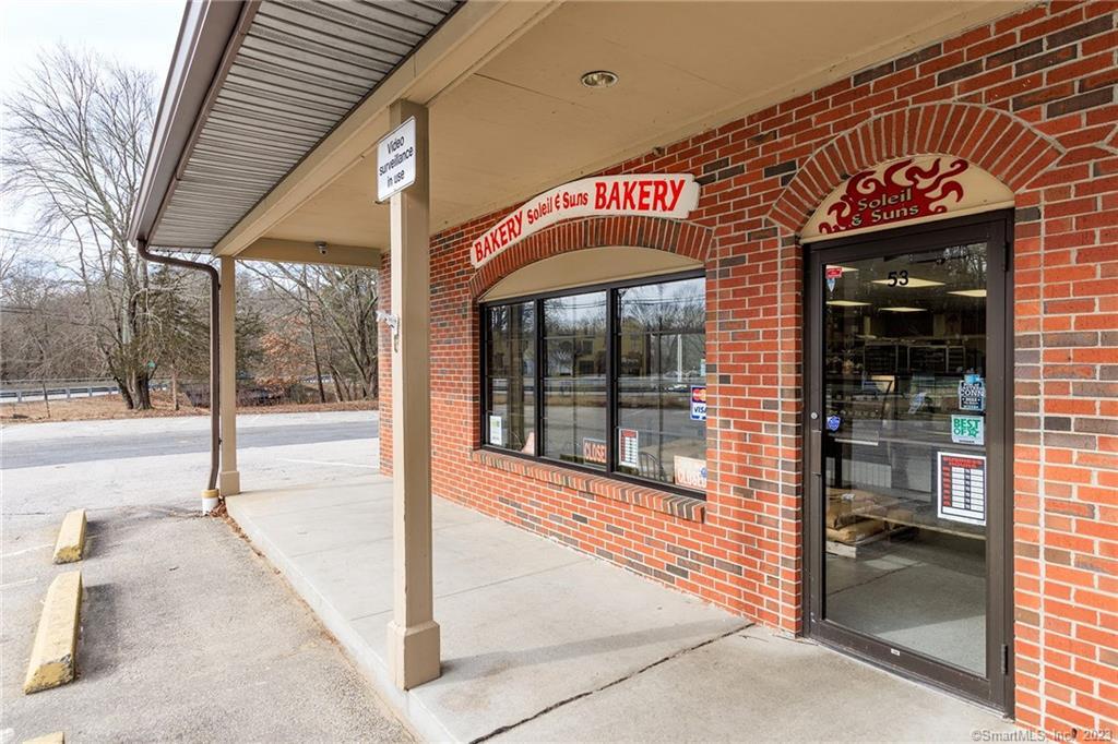 Thriving Full service, Multi-award winning bakery for sale in Woodstock. Turnkey business with an excellent clientele and reputation! High visibility & good traffic area. Business only, lease in place.Winner for the past 9 years for Readers Choice-Norwich Bulletin, Best of CT, CT Magazine - Best Bread and Best Bakery, Yankee Magazine, Best of New England - May/June 2023. Owner willing to train buyers. Perfect for a husband/wife culinary team. All this business is done in just a 4 day work week. Thursday - Sunday...Amazing!Financials available after first showing with signed confidentiality agreement only. List of all items included with the sale attached.