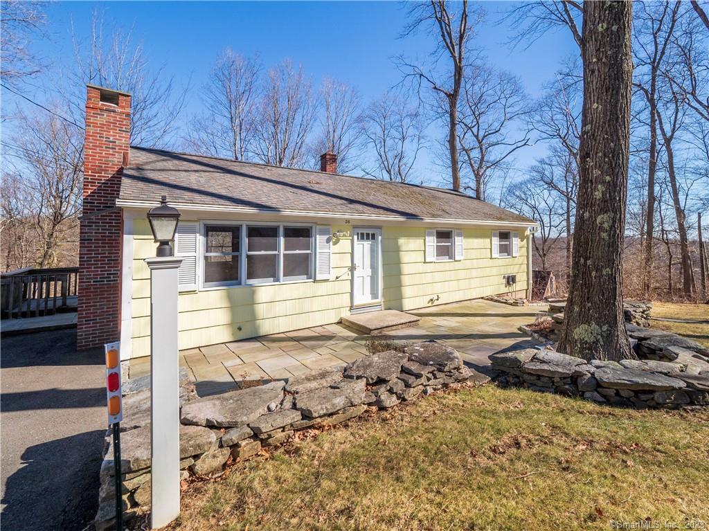 36 Split Level Road — exterior photo