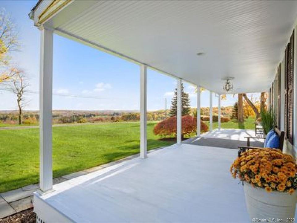 14 Valley View Road — exterior photo