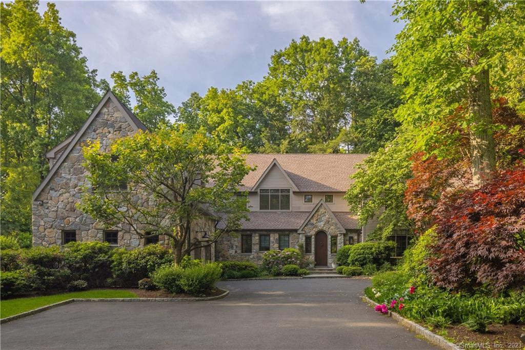 11 Charcoal Hill Road — exterior photo