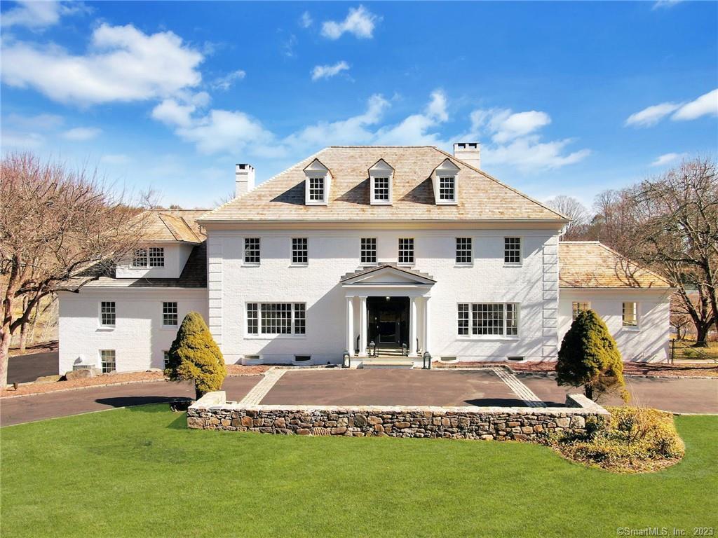 569 Round Hill Road — exterior photo