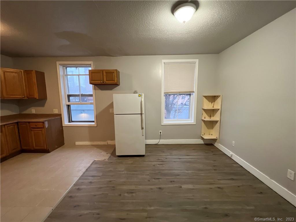 Location, Location, Location !!! Great opportunity to rent this 2 bedroom apartment in the heart of New Haven, CT !! Close to bus stations, supermarkets, stores and much more !!! schedule your showing before it's gone