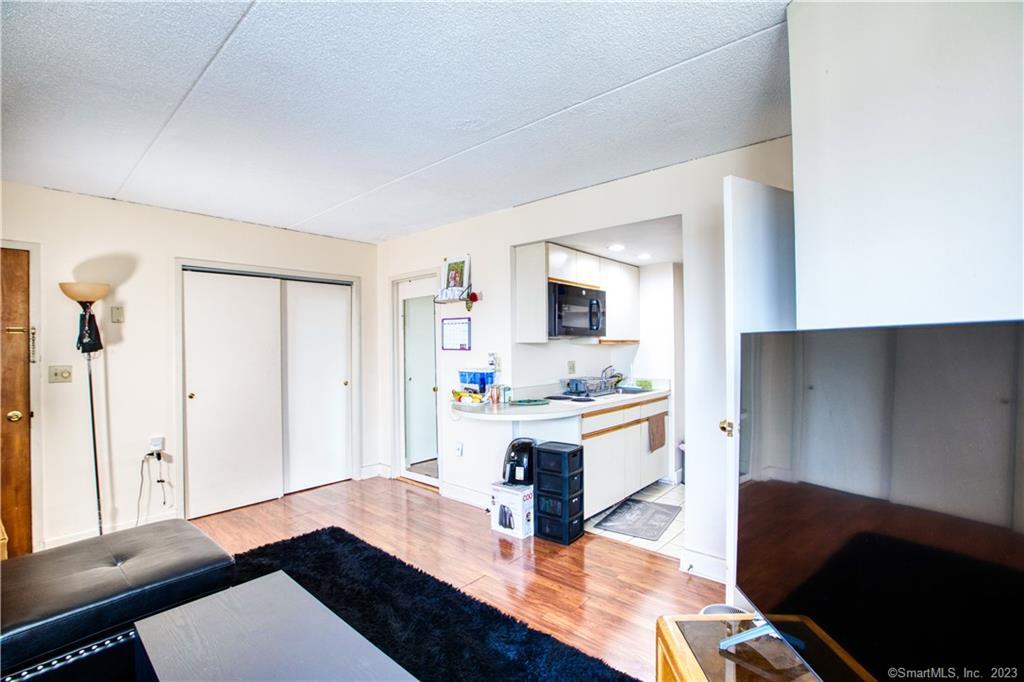 60 Strawberry Hill Avenue, Unit 209 — exterior photo