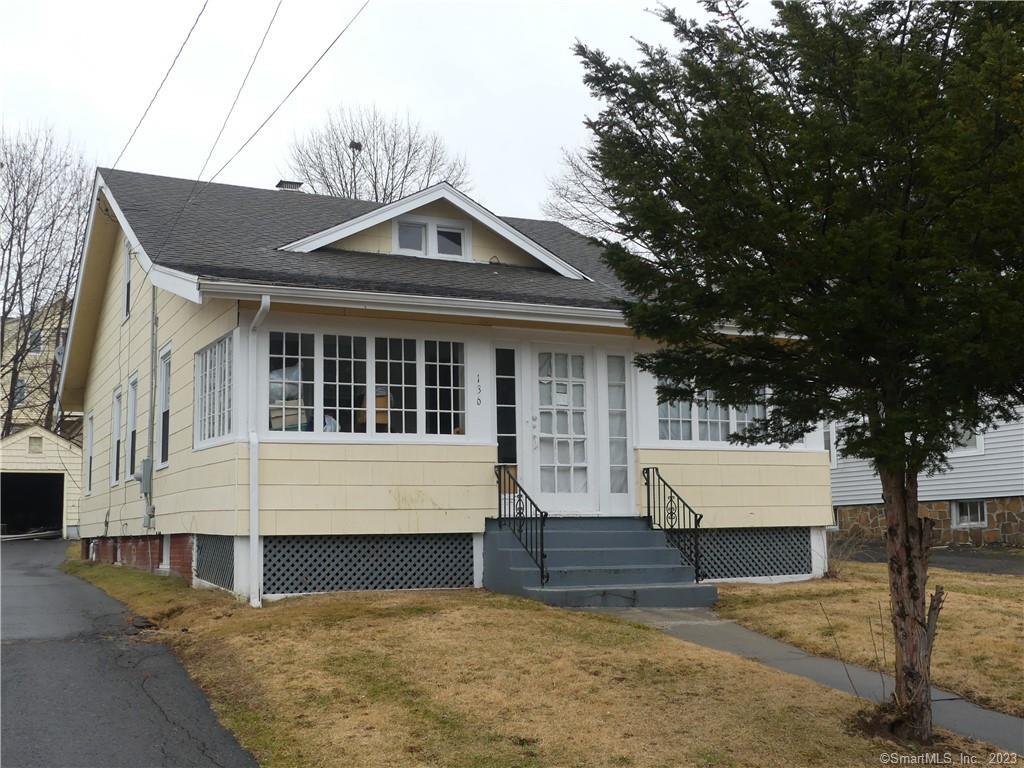 dead end street with 3/4 bedrooms, 1560 sf with updated kitchen, hwd floors, tenant in place currently paying $1900 going to $2200 in april, they have 1 yr lease in place can also be purchased as investment with 32 Konstin Pl, 28 Lyons, 110 Vance