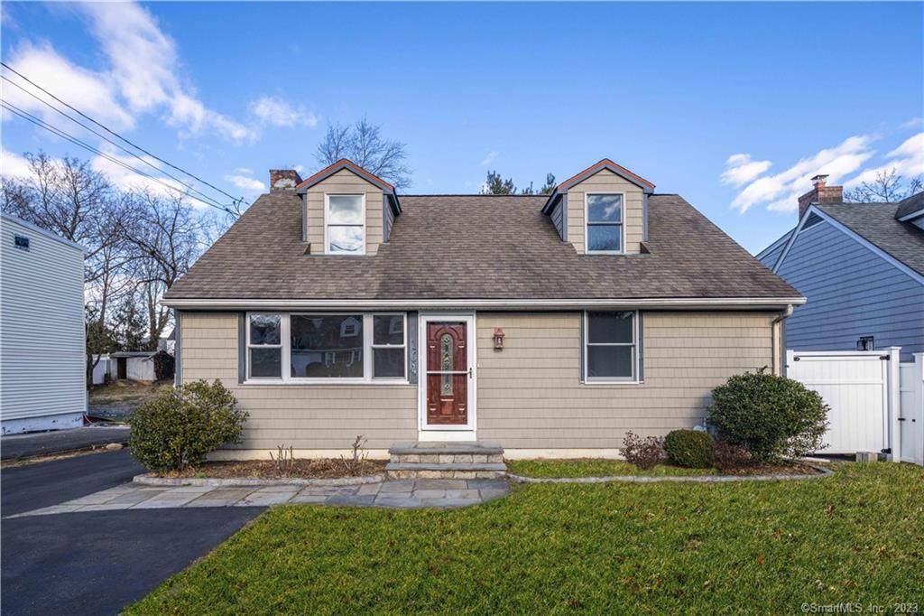 164 Waterbury Avenue — exterior photo