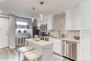 91 Strawberry Hill Avenue, Unit 1124