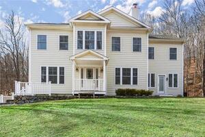 440 Newtown Turnpike