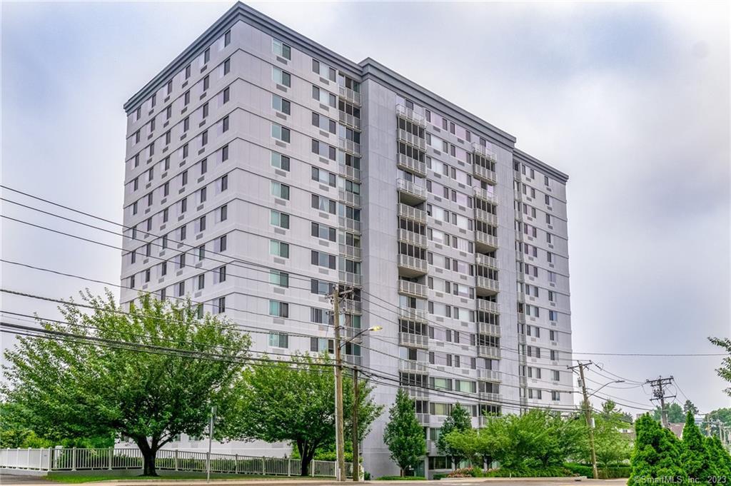 1 Strawberry Hill Avenue, Unit 1E — exterior photo