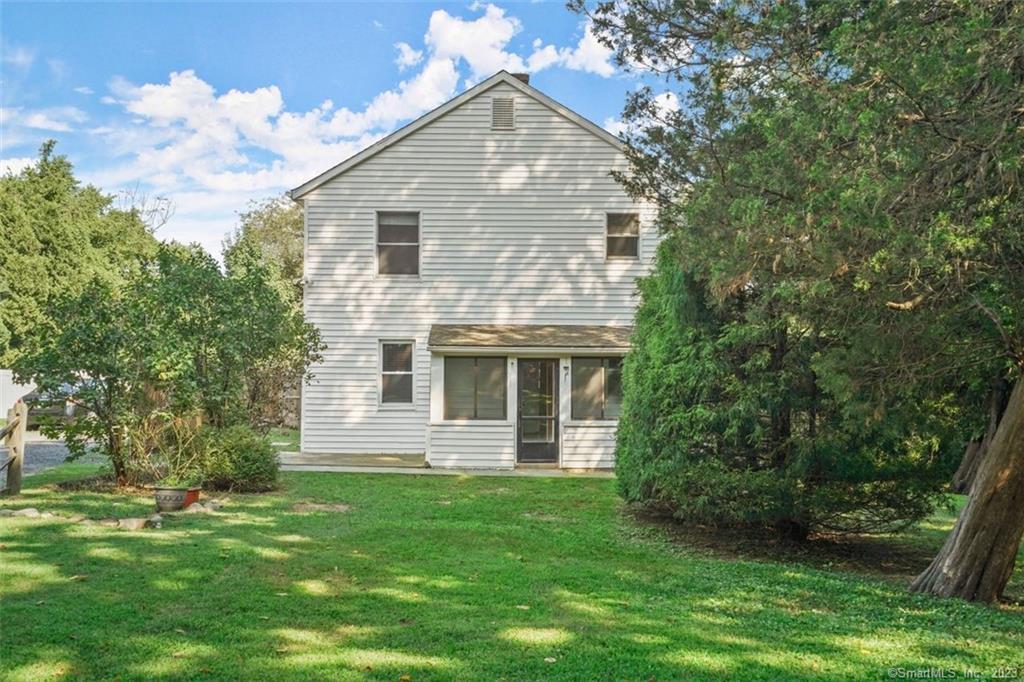 5 1/2 Sunrise Road — exterior photo