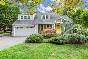 1075 Round Hill Road