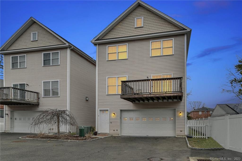 214 Seaside Avenue, Unit 4 — exterior photo