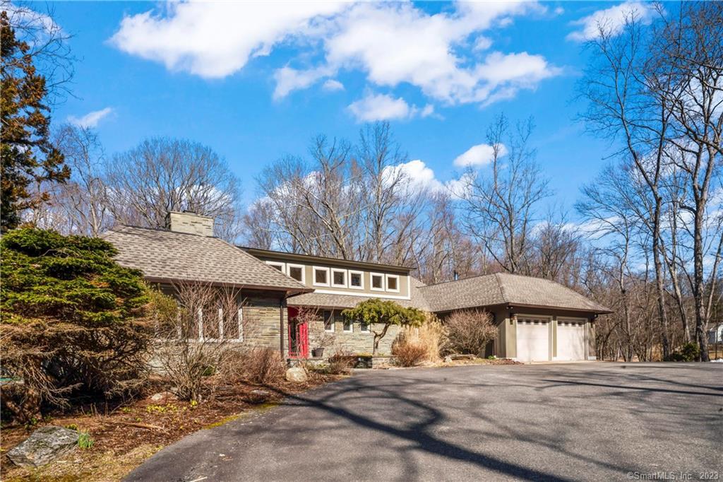 9 Woodland Way — exterior photo