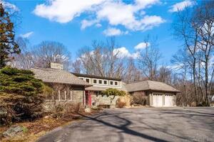 9 Woodland Way