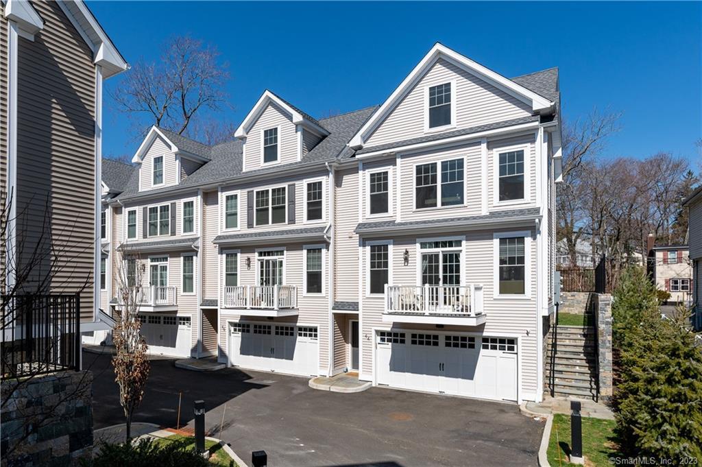 115 Colonial Road, Unit 44 — exterior photo