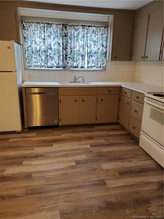 Super location, convienent to 91, shopping malls, owner occupied multi family with a first floor unit available. There are 2 Bedrooms, dining room, living room and large eat-in kitchen with new vinyl planking flooring. Basement has washer and dryer hook-ups. Heat and hot water are included in the rent. All applicants will at their expense have a credit check and background check for anyone over 18 yrs old. Renters insurance is required. Please provide a copy of CT drivers license or state issued ID. Application and credit check can be done thru Rentspree. Agent is related to the owner.