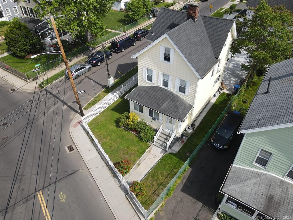 6 Burritt Avenue — exterior photo