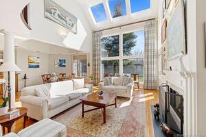 2 Canterbury Close
