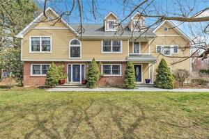 4 Coachmans Court