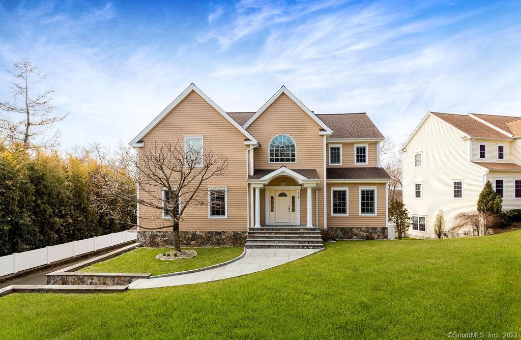 139 Wolfpit Avenue — exterior photo