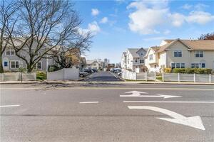 1 Southfield Avenue, Unit 214