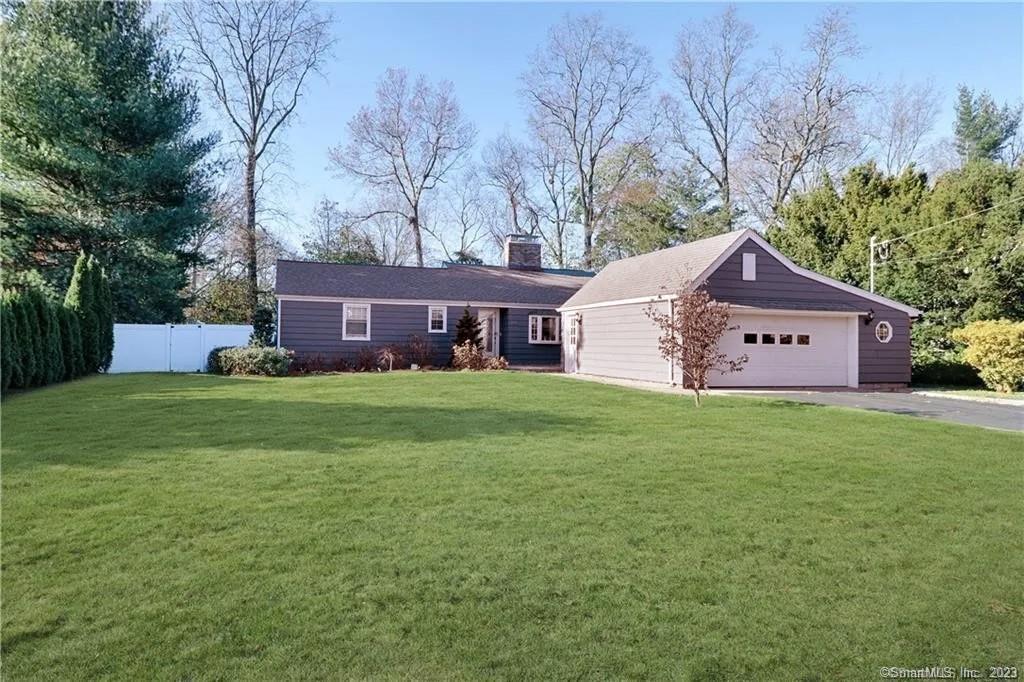 466 Davis Road — exterior photo