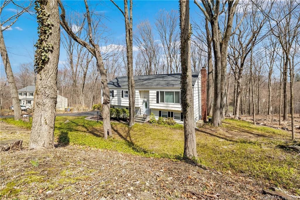 32 Jamestown Road — exterior photo