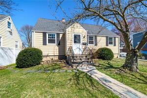19 Bartlett Manor