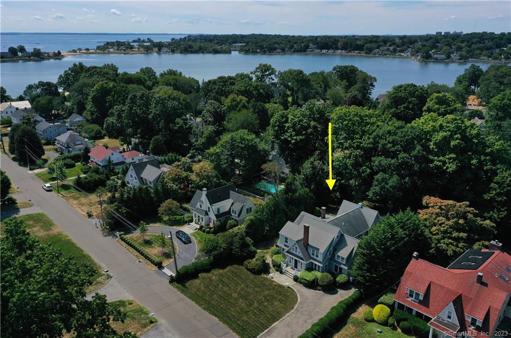 8 Beach Drive — exterior photo