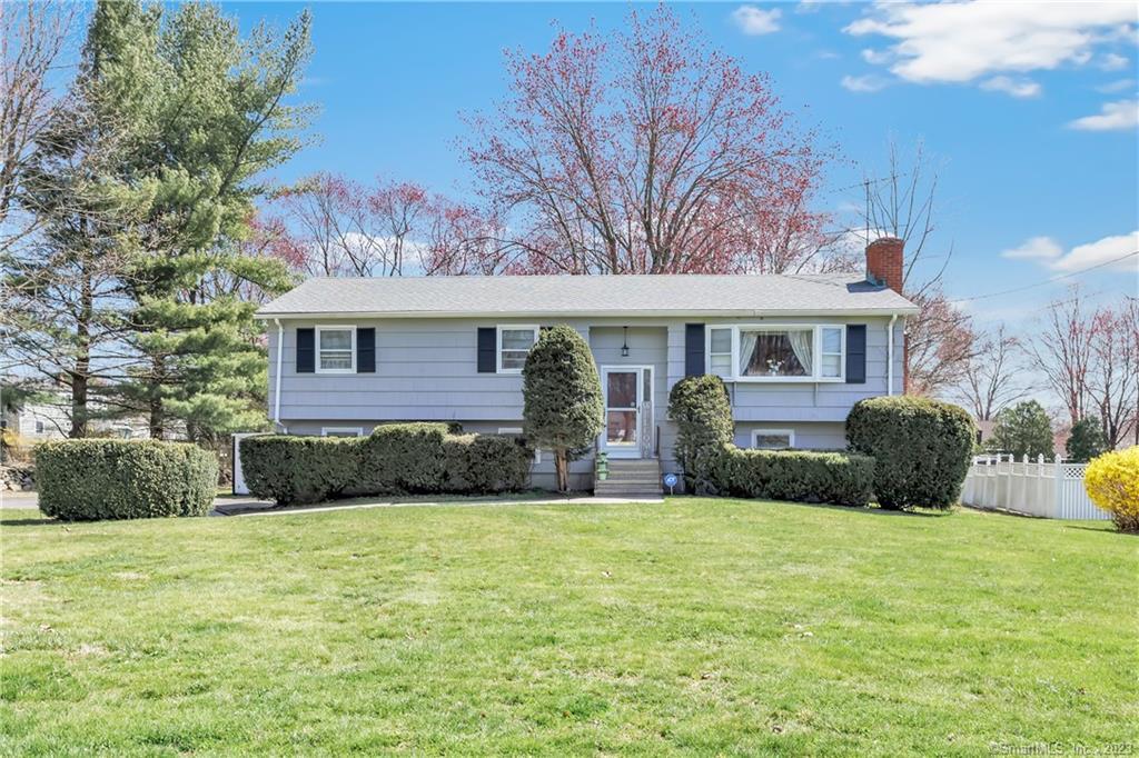 90 Deerfield Drive — exterior photo