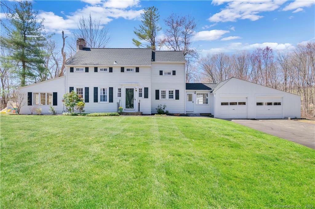 4 Boggs Hill Road — exterior photo