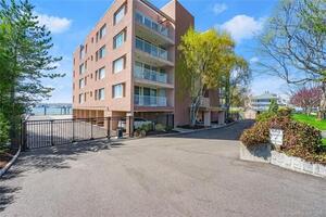 26 Cove Avenue, Unit 4D