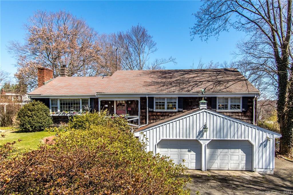 727 Newfield Avenue — exterior photo
