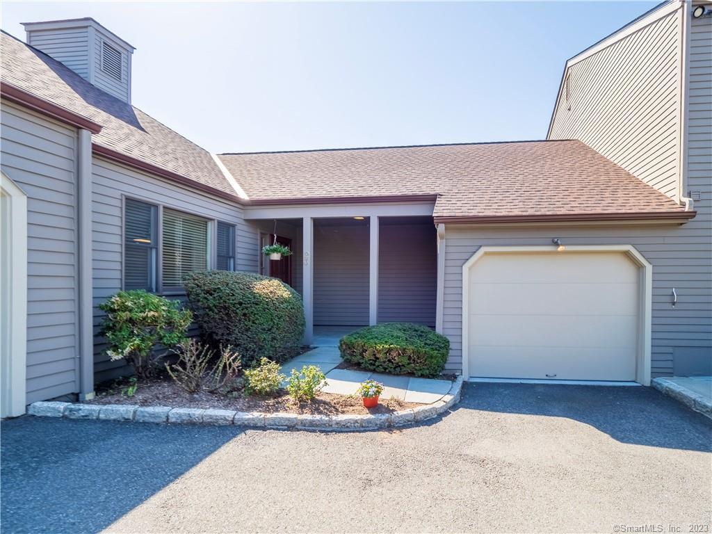 23 Lambert Common, Unit 23 — exterior photo