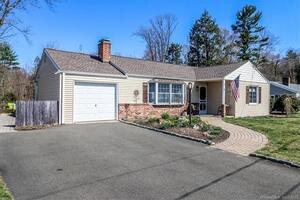 6 Fleetwood Drive