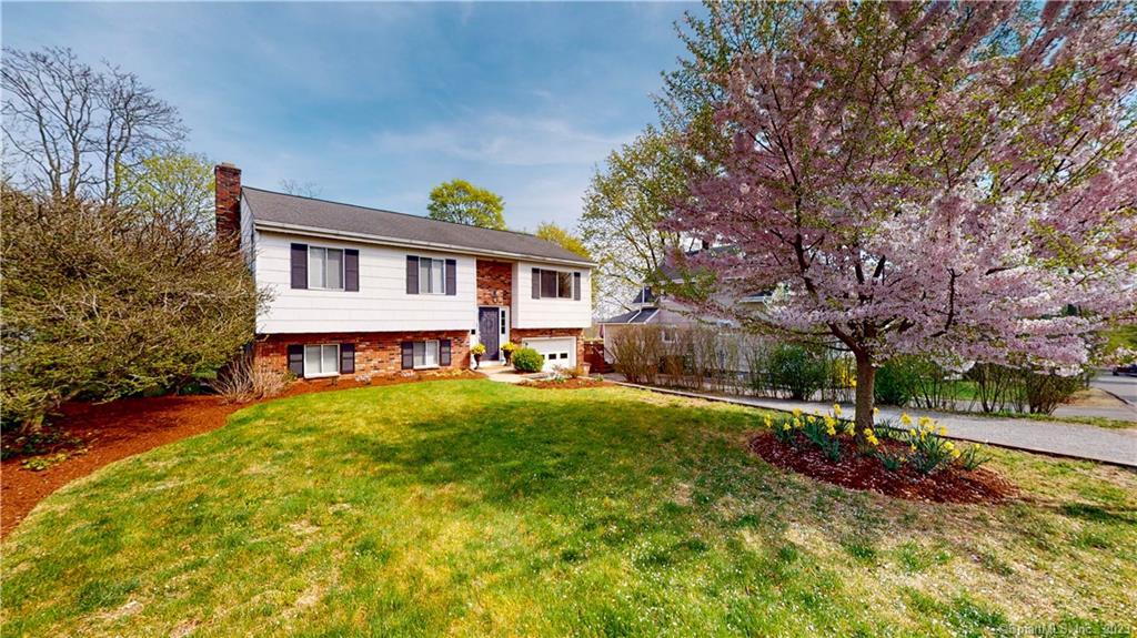 84 Ridgewood Avenue — exterior photo