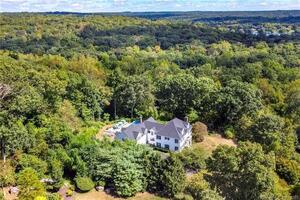 10 Woodway Lane