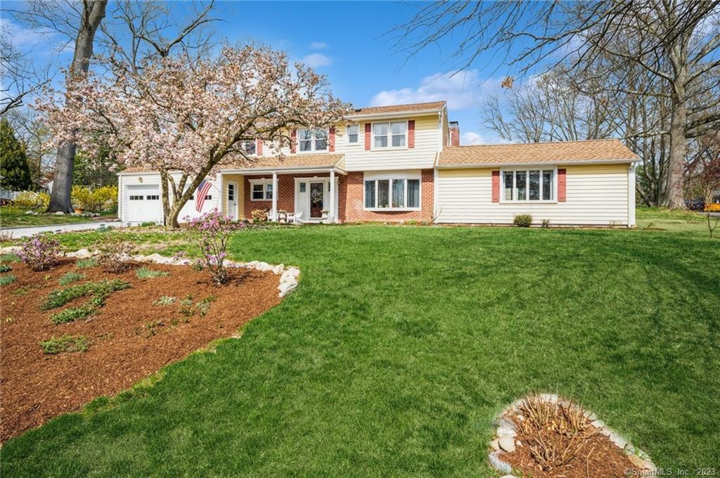 18 Hollow Oak Lane — exterior photo