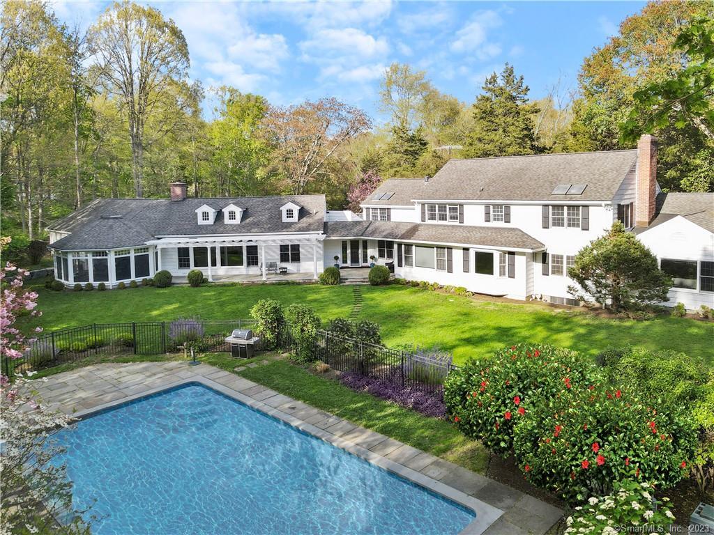 61 Hunting Ridge Road — exterior photo