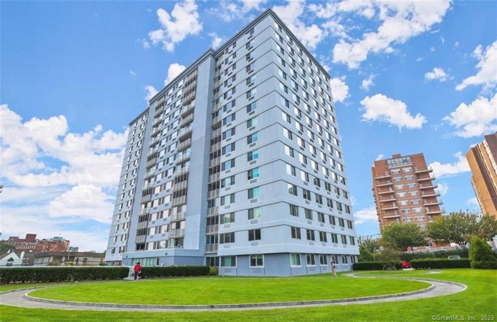 1 Strawberry Hill Avenue, Unit 4E — exterior photo
