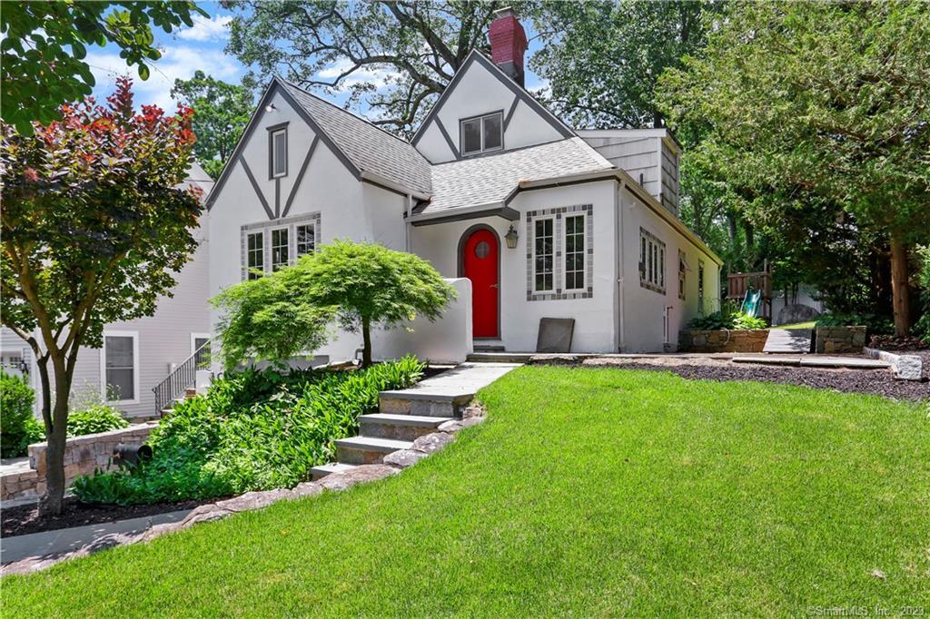 22 Woodledge Road — exterior photo